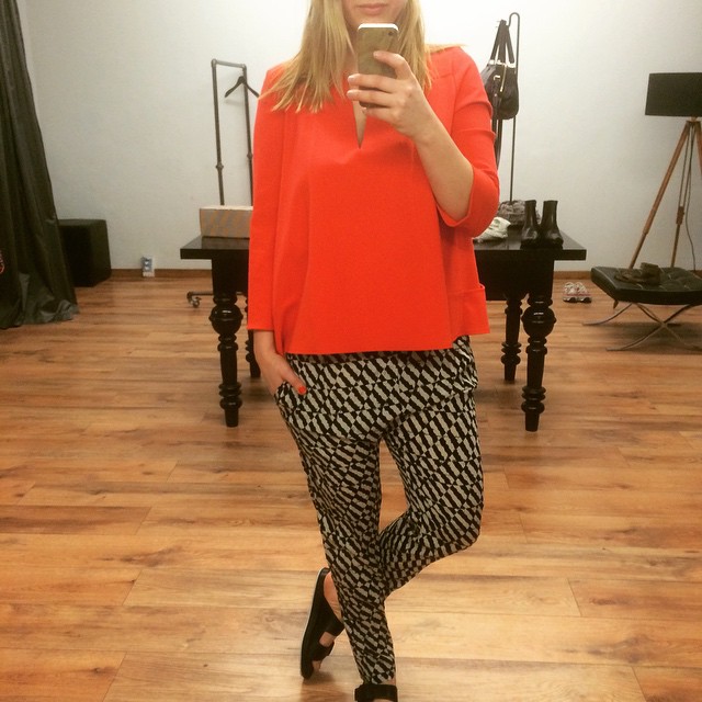 Found my favorite summer Outfit at @orlando_berlin_ ! Top @bashparis, pants @baumundpferdgarten, birks @goldengoose_officialpage_